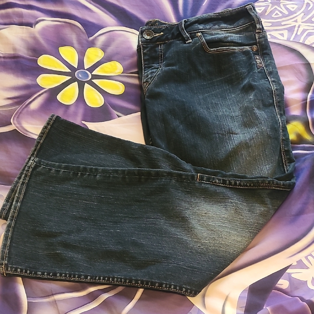Silver Jeans Women's Dark Blue Capris